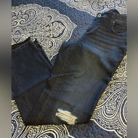 Inc Blue Jeans size 8 frayed patches on legs and cuff of Jean💙 - Picture 3 of 16